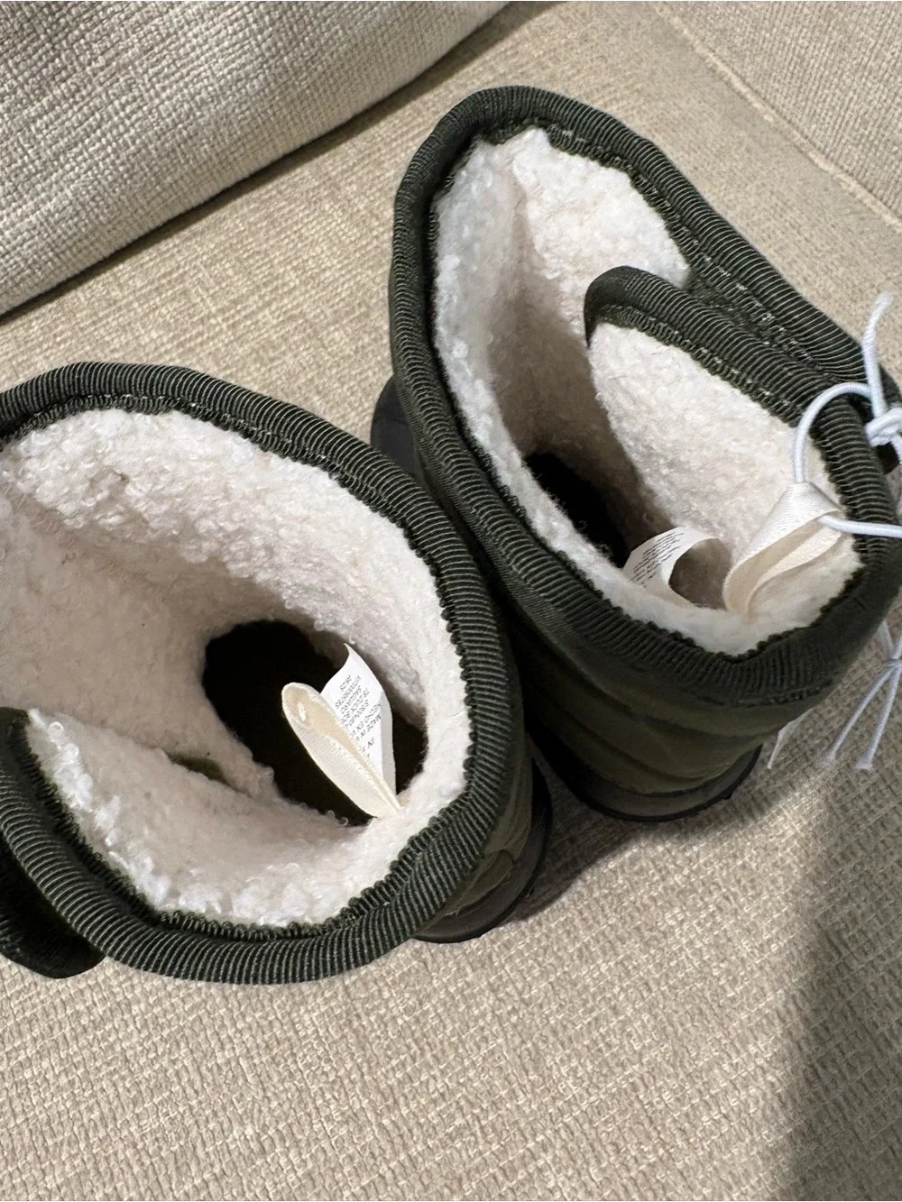 Old navy toddler green/black snow boots size 6 toddler NEW